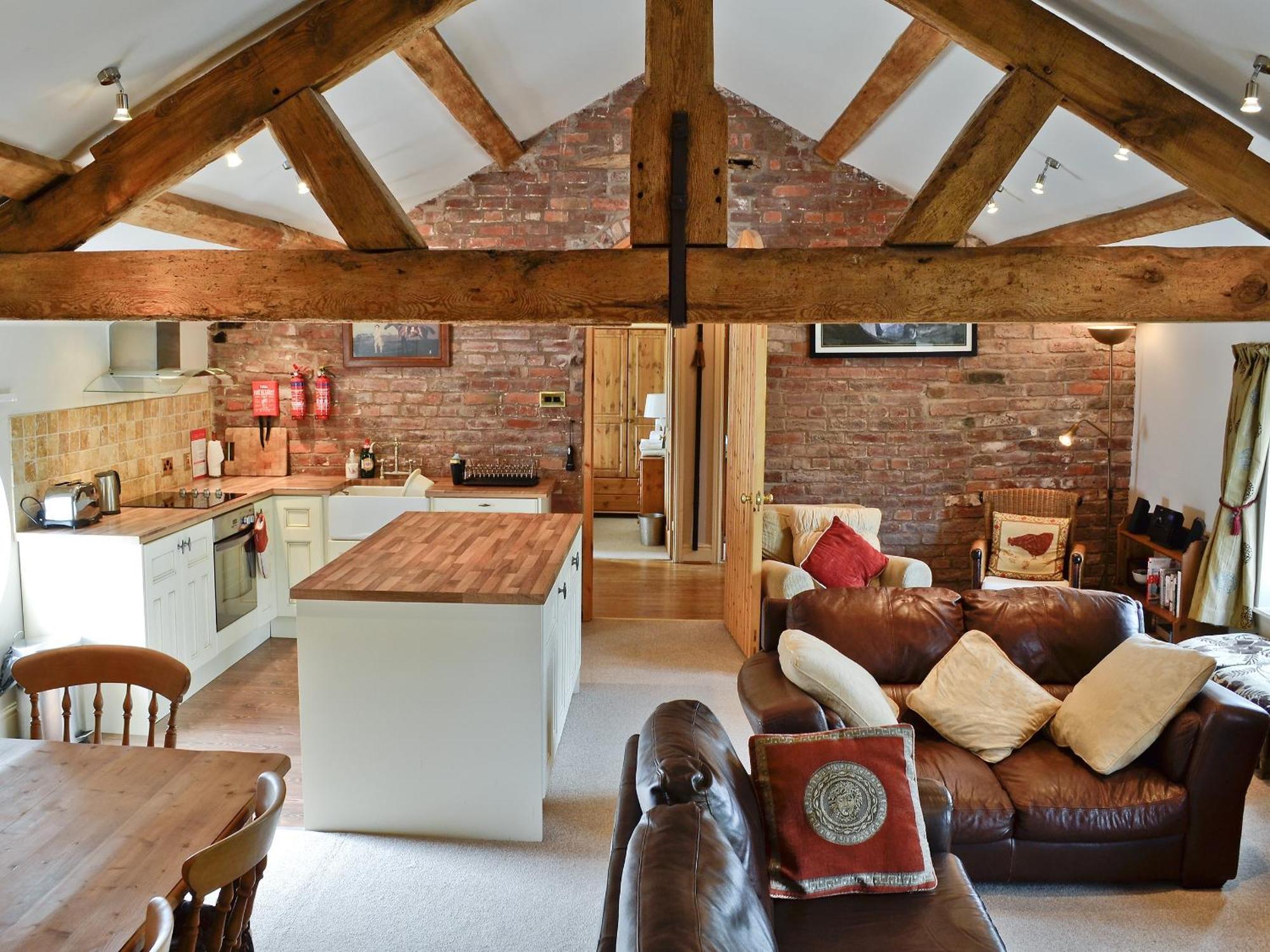 The Old Stables Villa Helsby Bagian luar foto