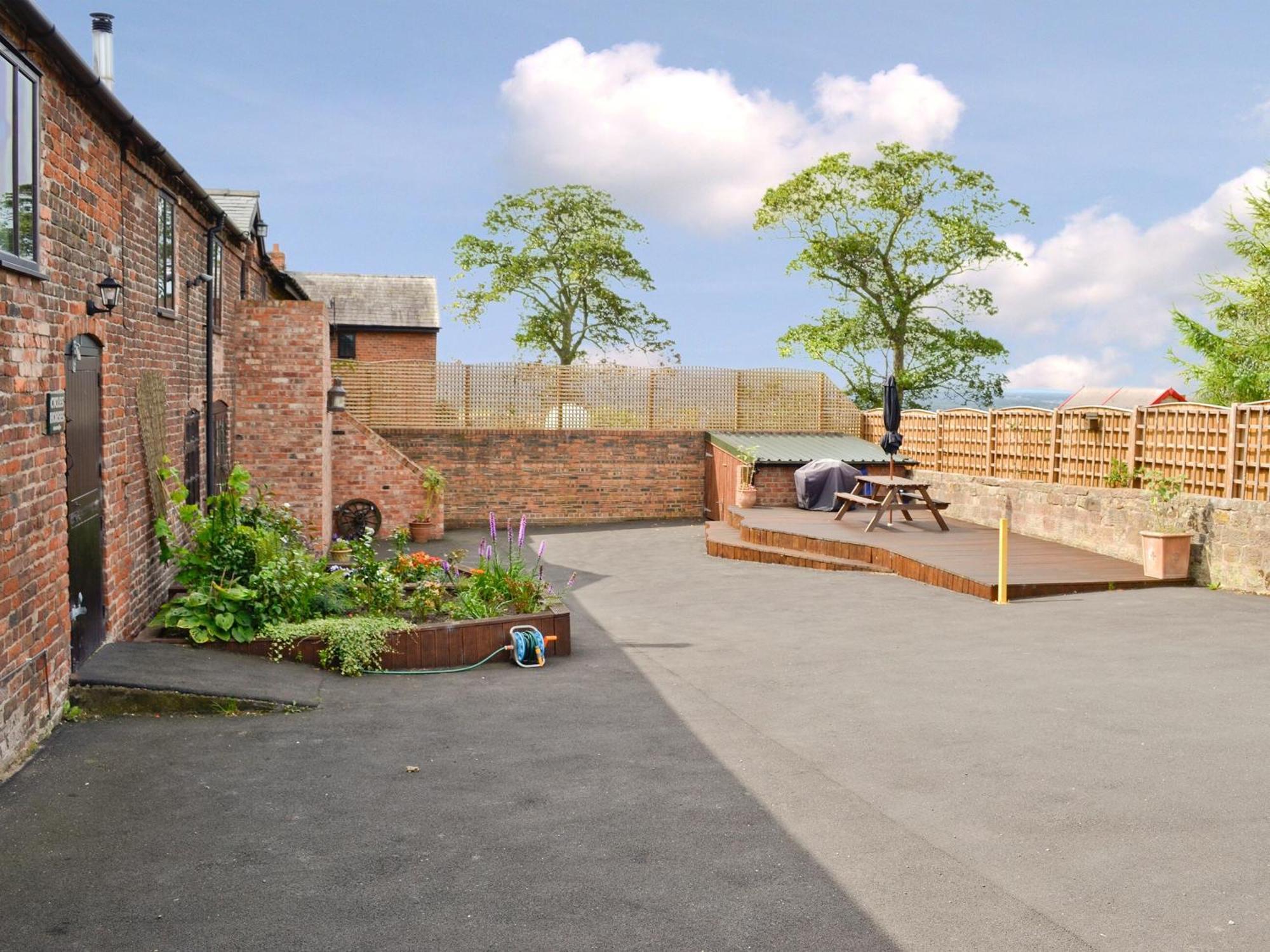 The Old Stables Villa Helsby Bagian luar foto